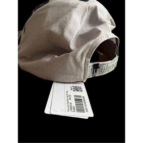 Lululemon run hat with vent NWT - Picture 3 of 3